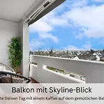 Urban Jungle Industrial Parkplatz Balkon Business