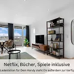 Urban Jungle Industrial Parkplatz Balkon Business