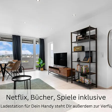 Urban Jungle Industrial Parkplatz Balkon Business